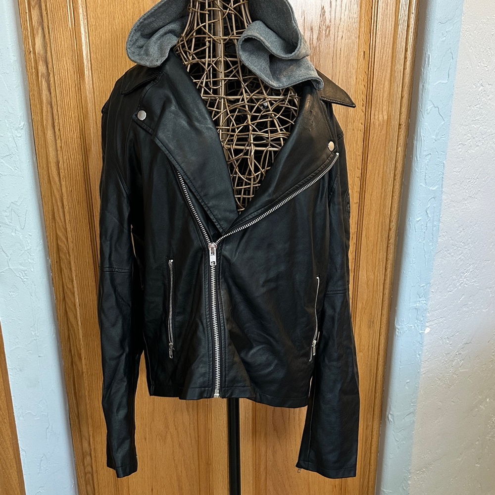 Forever 21 Black Faux Leather Jacket with Gray Hood. Silver zippers. Men’s XL